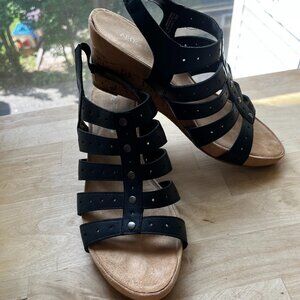 AEROSOLES Flight Path 8M Womens Black Cork Wedge Sandals EUC